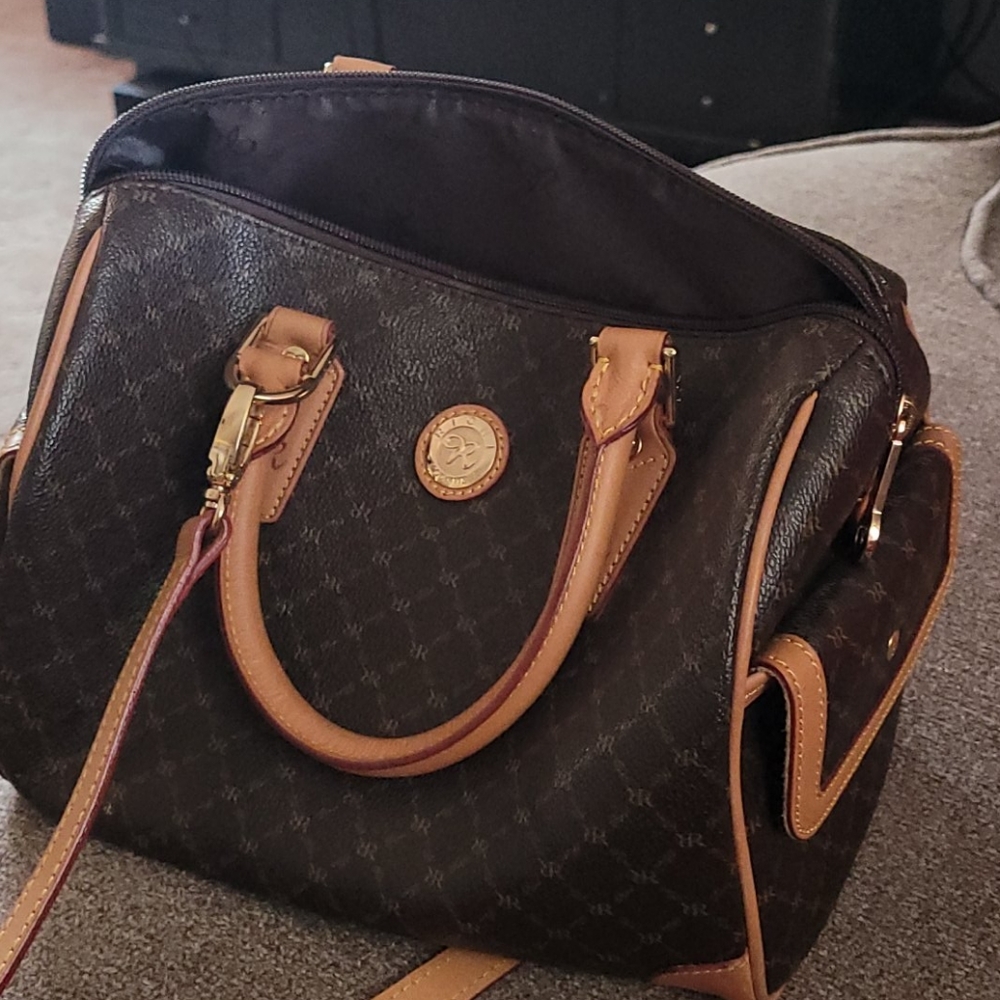 Beautiful rioni bag with coin purse